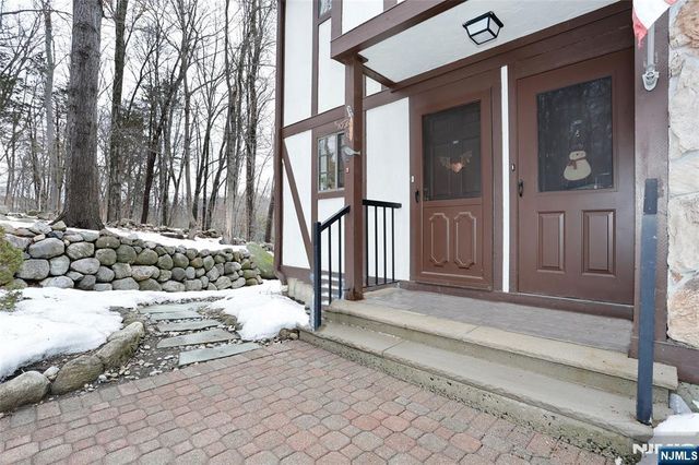 302 Mark Twain Way 302, Mahwah, NJ 07430