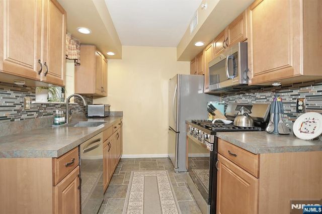 302 Mark Twain Way 302, Mahwah, NJ 07430