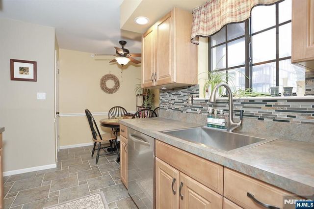 302 Mark Twain Way 302, Mahwah, NJ 07430