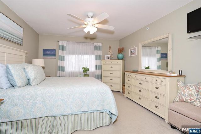 302 Mark Twain Way 302, Mahwah, NJ 07430