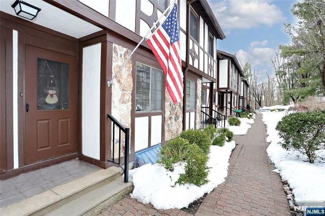 302 Mark Twain Way 302, Mahwah, NJ 07430