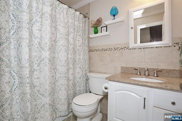 302 Mark Twain Way 302, Mahwah, NJ 07430