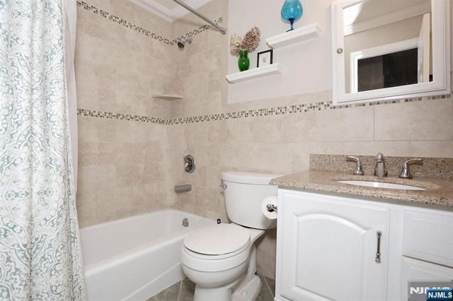 302 Mark Twain Way 302, Mahwah, NJ 07430