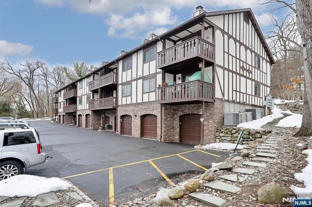 302 Mark Twain Way 302, Mahwah, NJ 07430