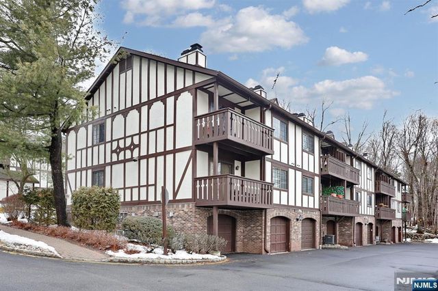 302 Mark Twain Way 302, Mahwah, NJ 07430