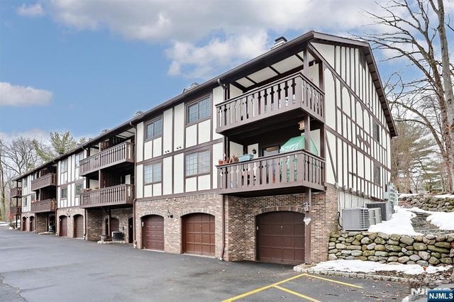 302 Mark Twain Way 302, Mahwah, NJ 07430