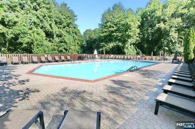 302 Mark Twain Way 302, Mahwah, NJ 07430