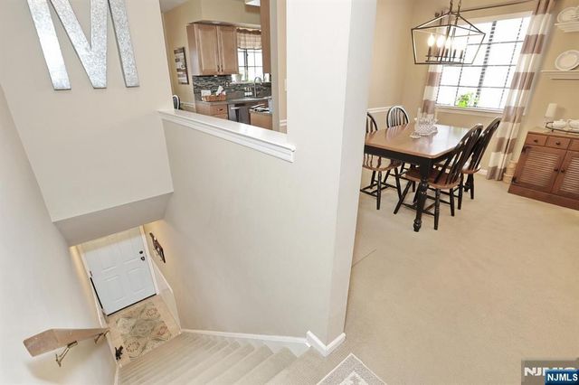 302 Mark Twain Way 302, Mahwah, NJ 07430