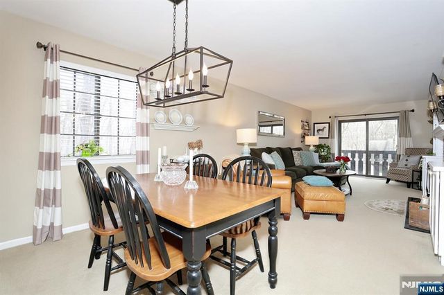 302 Mark Twain Way 302, Mahwah, NJ 07430