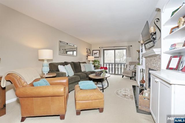 302 Mark Twain Way 302, Mahwah, NJ 07430