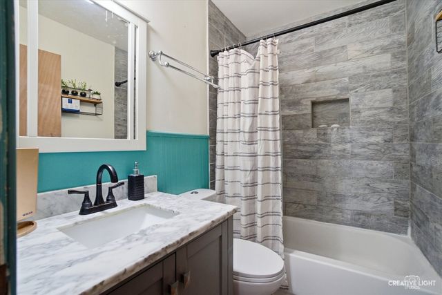 210 E Edgelawn Drive, Plano, IL 60545