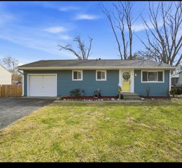 210 E Edgelawn Drive, Plano, IL 60545