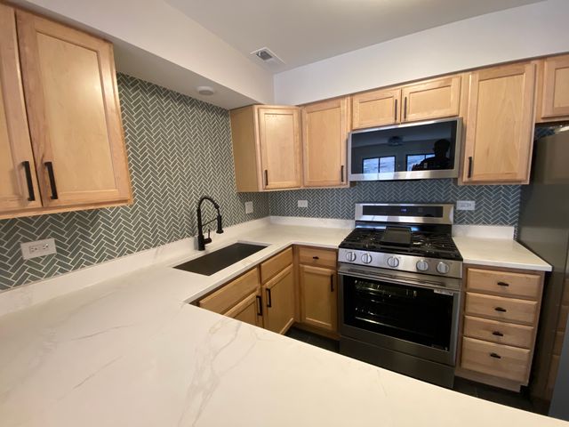 1455 W Fullerton Avenue 203, Chicago, IL 60614