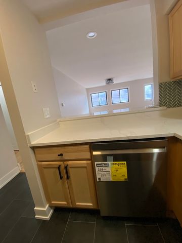 1455 W Fullerton Avenue 203, Chicago, IL 60614