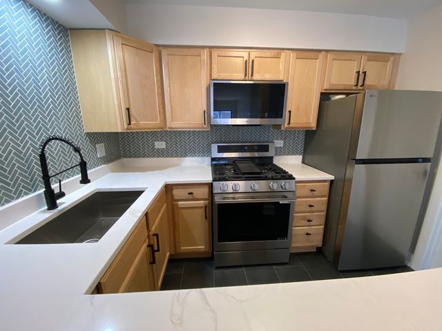 1455 W Fullerton Avenue 203, Chicago, IL 60614