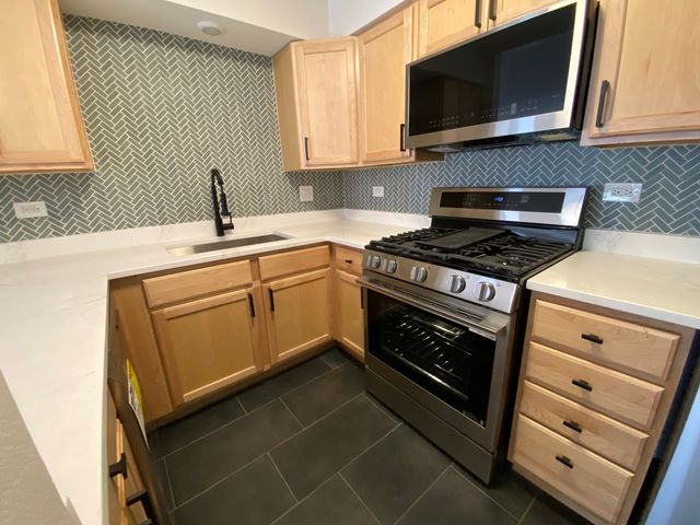 1455 W Fullerton Avenue 203, Chicago, IL 60614