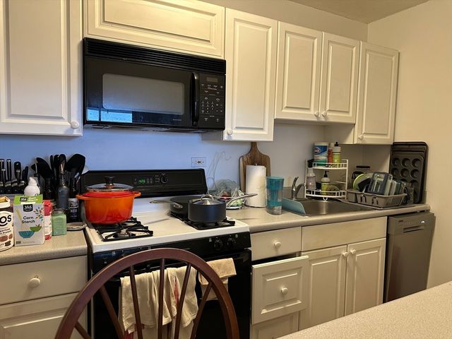 6 Whittier Place 7P, Boston, MA 02114