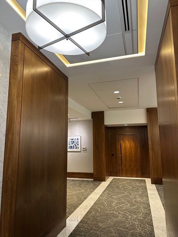 6 Whittier Place 7P, Boston, MA 02114