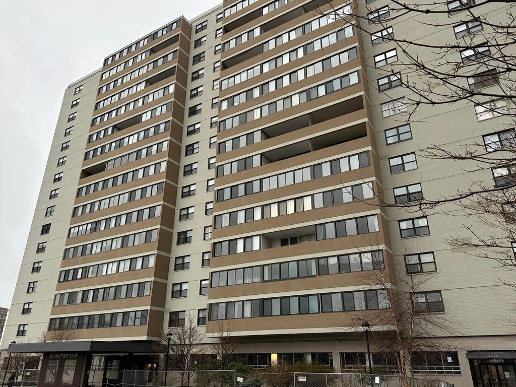 6 Whittier Place 7P, Boston, MA 02114