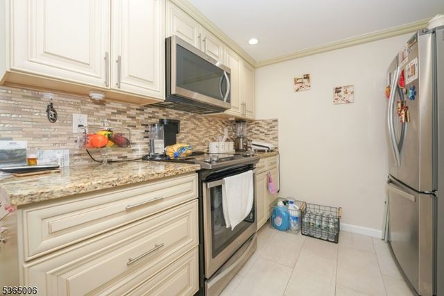 8841 Kennedy Blvd 19, North Bergen Twp., NJ 07047