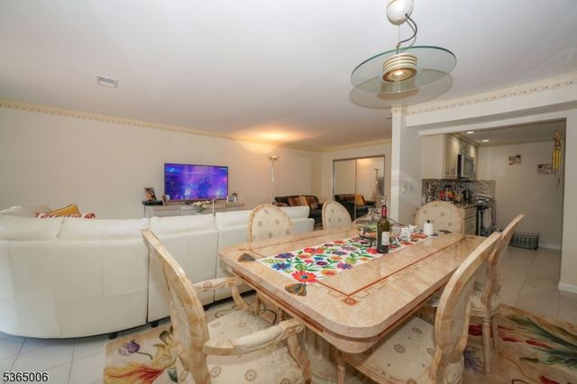 8841 Kennedy Blvd 19, North Bergen Twp., NJ 07047