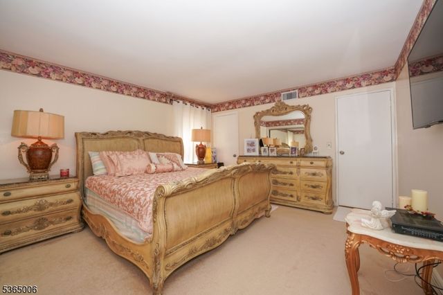8841 Kennedy Blvd 19, North Bergen Twp., NJ 07047