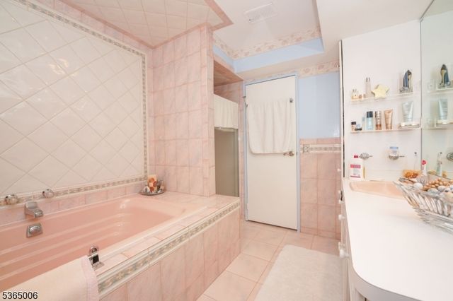 8841 Kennedy Blvd 19, North Bergen Twp., NJ 07047