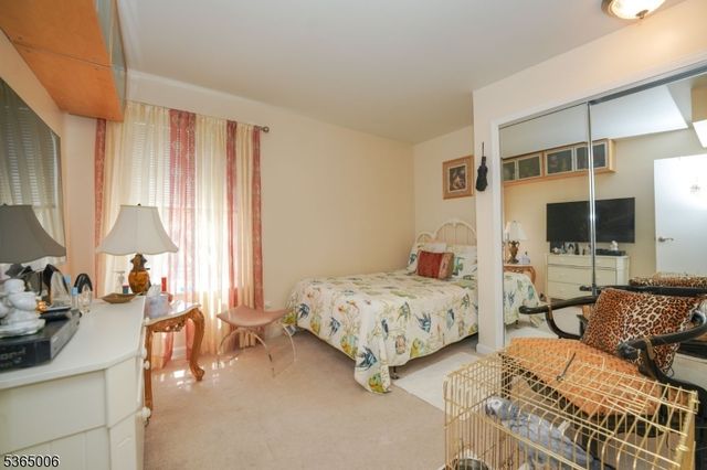 8841 Kennedy Blvd 19, North Bergen Twp., NJ 07047