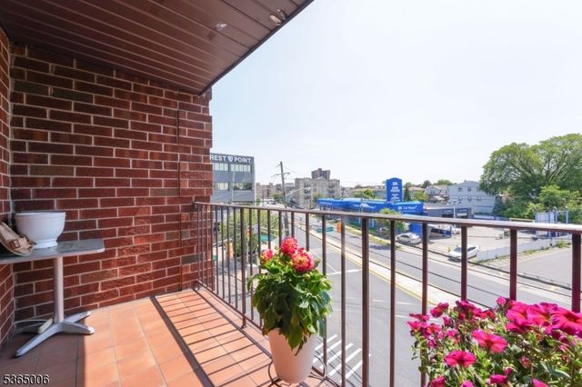 8841 Kennedy Blvd 19, North Bergen Twp., NJ 07047