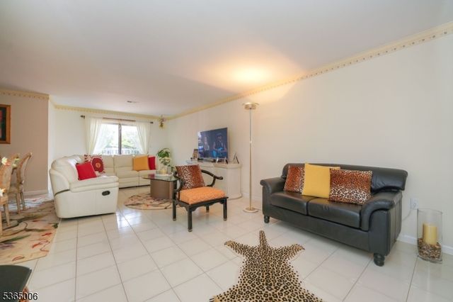 8841 Kennedy Blvd 19, North Bergen Twp., NJ 07047