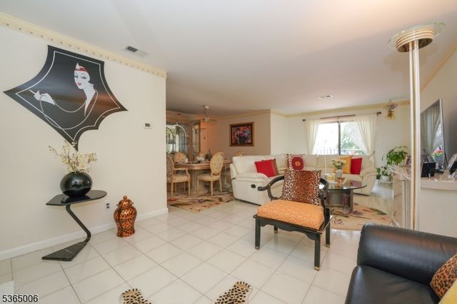 8841 Kennedy Blvd 19, North Bergen Twp., NJ 07047