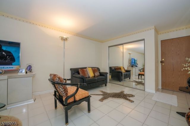 8841 Kennedy Blvd 19, North Bergen Twp., NJ 07047