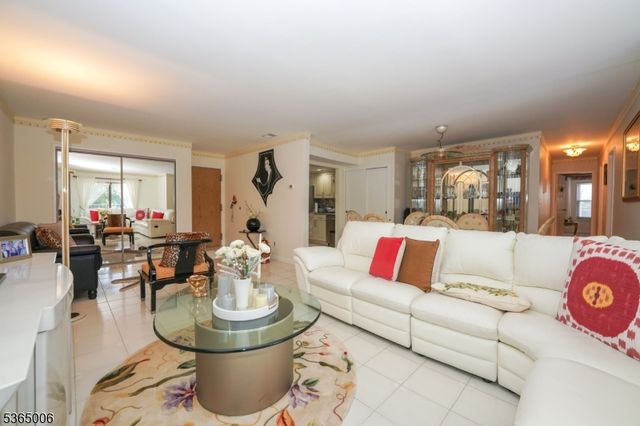 8841 Kennedy Blvd 19, North Bergen Twp., NJ 07047