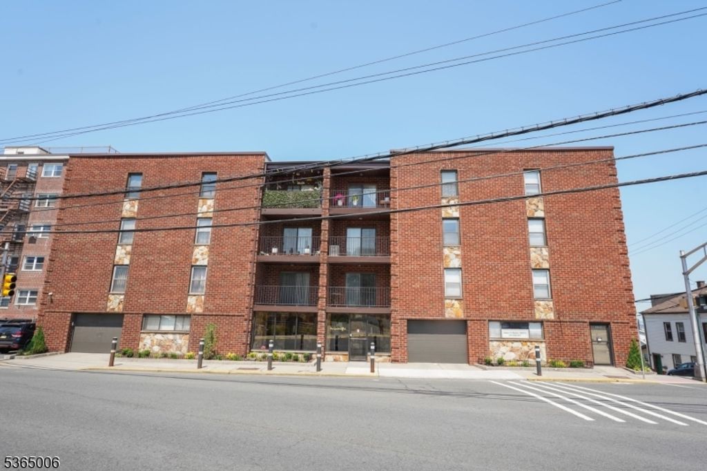 8841 Kennedy Blvd 19, North Bergen Twp., NJ 07047
