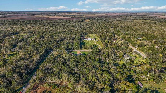 6051 Loyce Lane, Damon, TX 77430