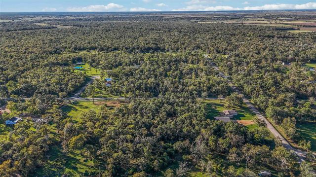 6051 Loyce Lane, Damon, TX 77430