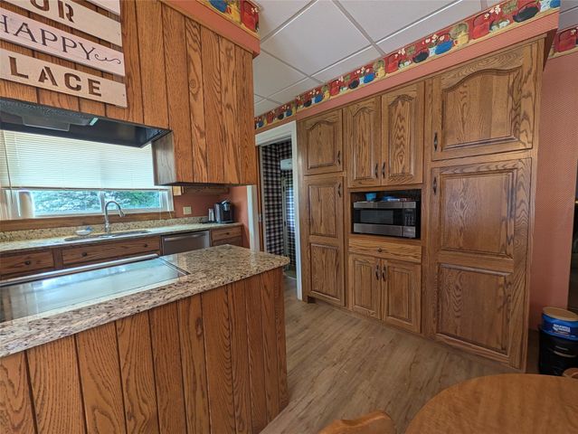 8010 W LAKE Road, Fairview, PA 16415