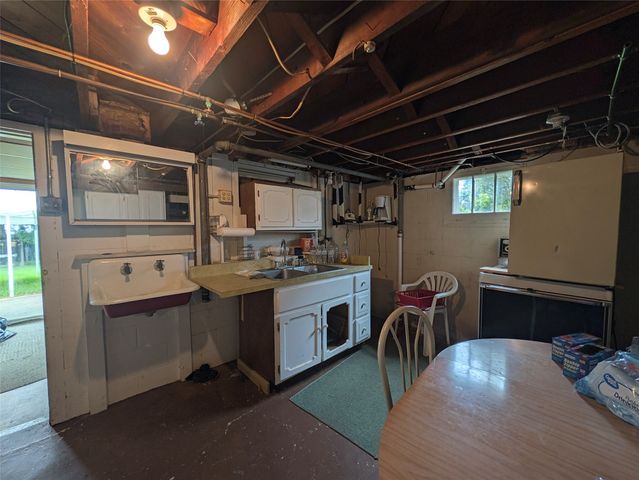 8010 W LAKE Road, Fairview, PA 16415