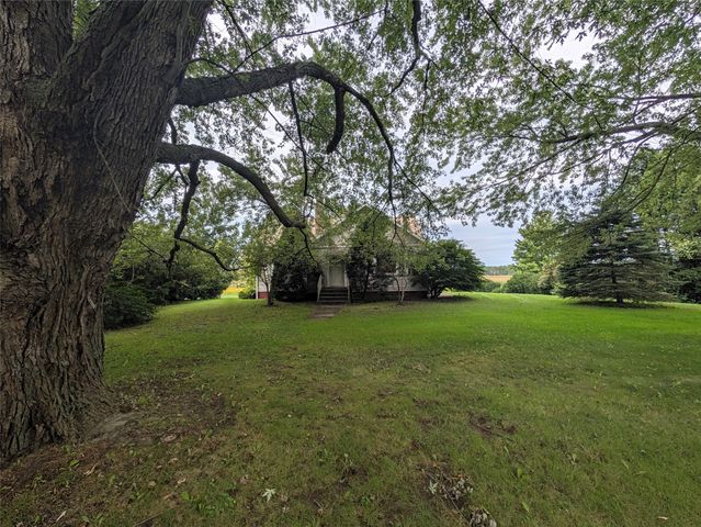 8010 W LAKE Road, Fairview, PA 16415