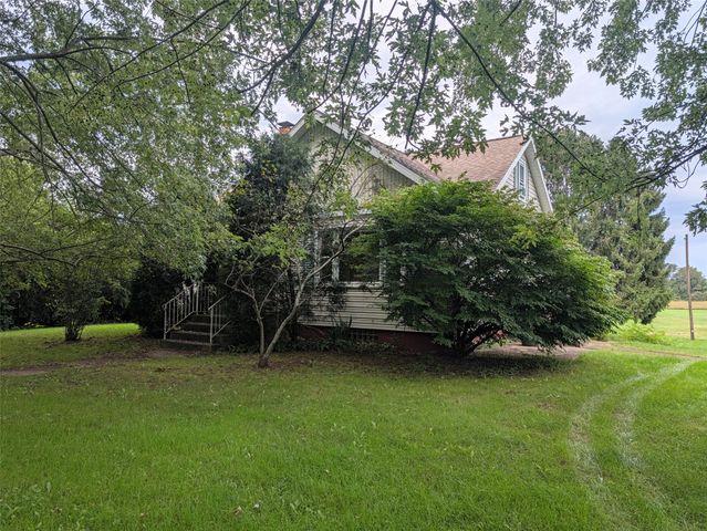 8010 W LAKE Road, Fairview, PA 16415