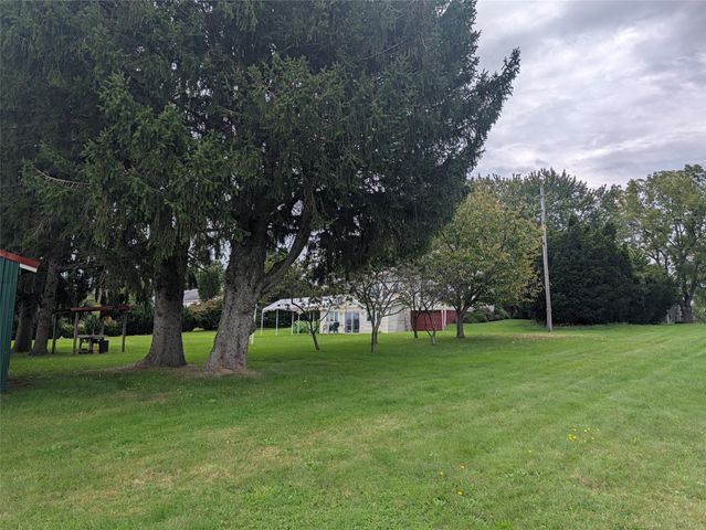 8010 W LAKE Road, Fairview, PA 16415