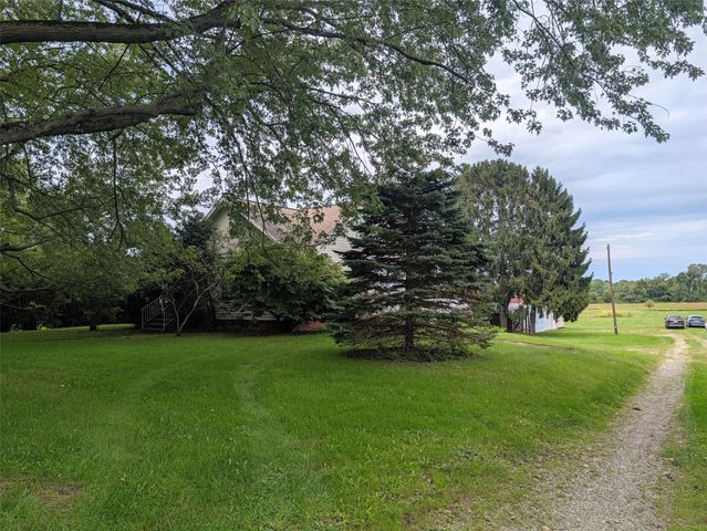 8010 W LAKE Road, Fairview, PA 16415