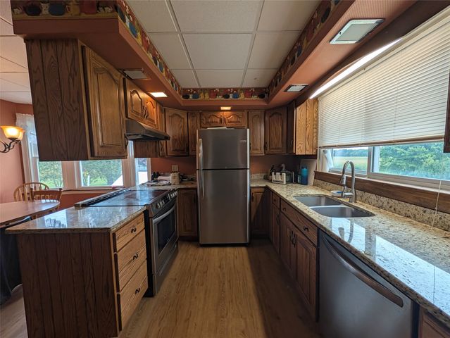 8010 W LAKE Road, Fairview, PA 16415