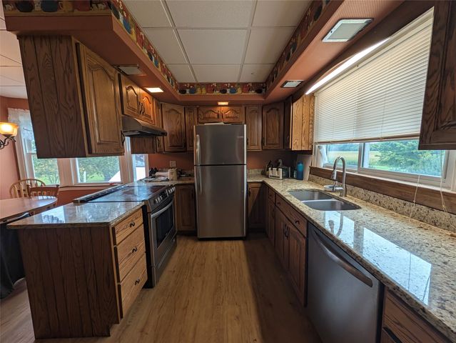 8010 W LAKE Road, Fairview, PA 16415