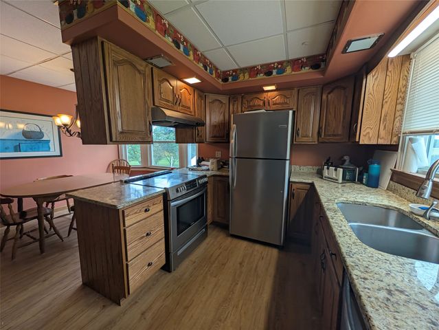 8010 W LAKE Road, Fairview, PA 16415