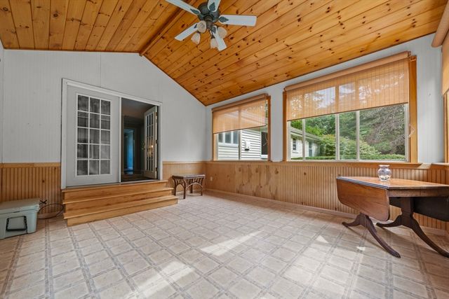 30 Alan Rd, Hamilton, MA 01936