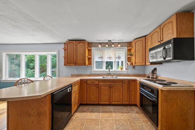 30 Alan Rd, Hamilton, MA 01936