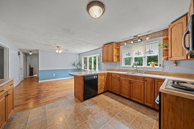 30 Alan Rd, Hamilton, MA 01936