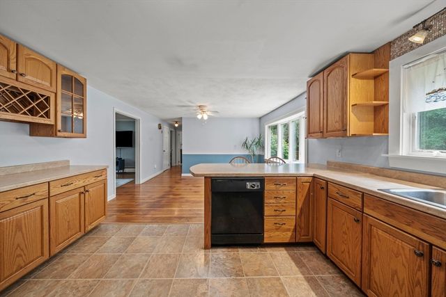 30 Alan Rd, Hamilton, MA 01936
