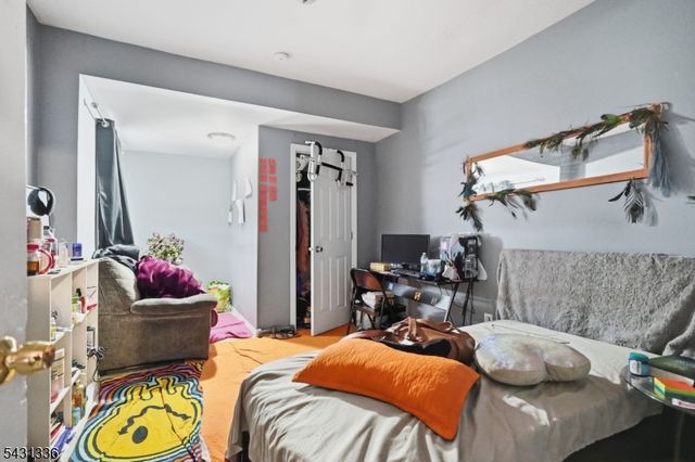 75 Geneva St, Elizabeth City, NJ 07206